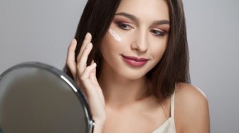 10 Merek Kosmetik Paling Laris Di Dunia Wajib Dimiliki Milenial<script async src=