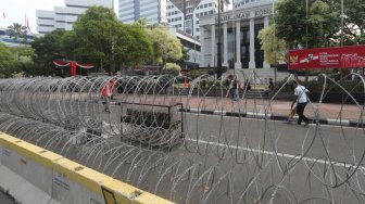 Suasana di depan Gedung Mahkamah Konstitusi, Jakarta, Kamis (13/6). [Suara.com/Muhaimin A Untung]