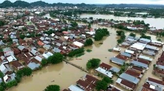 Kapal Nelayan Dikerahkan Bantu Korban Banjir di Sulawesi