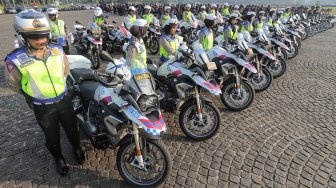 Ribuan personil Polri dan TNI menggelar apel bersama di Lapangan Silang Monas, Jakarta, Kamis (13/6). [Suara.com/Muhaimin A Untung]