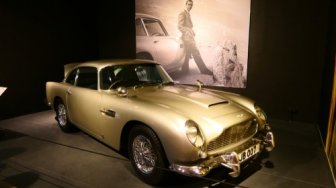 Masih Dibekali Senapan Mesin, Aston Martin DB5 James Bond Segera Dilelang