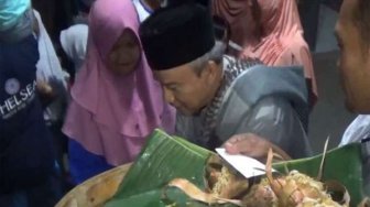 Berebut Kupat Jembut di Kampung Jaten Cilik