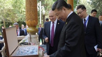 Rayakan Ulang Tahun ke-66, Presiden China Dapat Kado Es Krim dari Putin