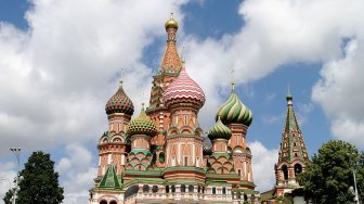 Bak di Negeri Permen, Menyisir Saint Basil's Cathedral di Rusia