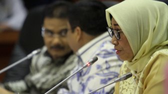 Sejumlah anggota Komisi x DPR RI menggelar rapat dengar pendapat dengan Badan Ekonomi Kreatif, Senin (17/6). [Suara.com/Arief Hermawan P]