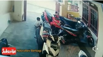 Geger Video Balita Bakar Motor, Warganet Ini Malah Salahkan CCTV