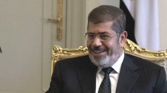 Cerita Mohamed Morsi Anak Petani Dari Kampung Yang Bisa Jadi Presiden<script async src=