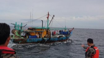 Curi Ikan di Selat Malaka, Kapal Asal Malaysia Ditangkap Anak Buah Susi