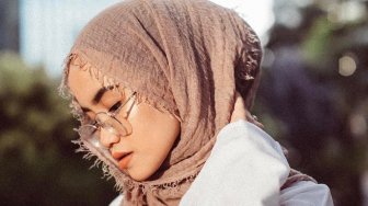 Kian Digemari, Inilah Wujud Hijab Crinkle dari Kain Lecek