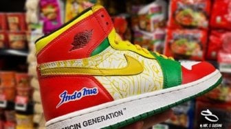 Sajikan Bentuk Custom Epik, Begini Uniknya Sepatu Indomie x Nike