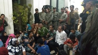 Kisruh PPDB di Surabaya, Ratusan Wali Murid Demo Hingga Malam