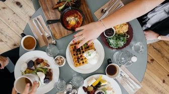 Makan di Resto AYCE, Wanita Ini Lakukan Hal Tak Terduga saat Waktu Habis