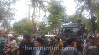 Usai Pantau Sidang Gus Nur, FPI dan Banser Bentrok di Luar PN Surabaya