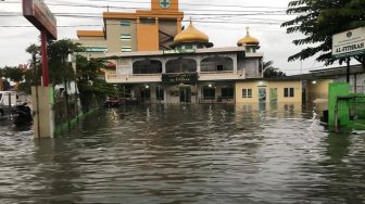 Mahasiswa Riau Protes soal Banjir di Paripurna HUT Pekanbaru ke-235