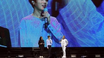 Penampilan penyanyi Korea Selatan, Ha Sung Woon dalam acara bertajuk "The 1st FanMeeting in Jakarta, My Moment" di The Kasablanka Hall, Jakarta, Sabtu (22/6). [Suara.com/Arief Hermawan P]