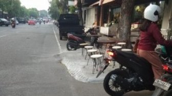 Ramai di Medsos, Kedai Kopi Cor Aspal Untuk Berjualan di Tulungagung