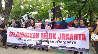 Gugat Anies soal IMB Reklamasi, Mahasiswa Aksi Jalan Mundur ke Balai Kota