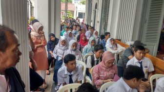 Orang Tua Keluhkan Lamanya Proses PPDB Sistem Zonasi di Jakarta