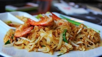 Serupa tapi Tak Sama, Sensasi Menyantap 3 Kuliner Mirip Kwetiau di Asia