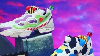 Merayakan Toy Story 4, Sneakers Ini Dibikin Mirip Woody dan Buzz Lightyear