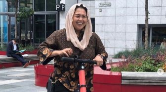 Jajal Bisnis Kecantikan, Yenny Wahid Luncurkan Kosmetik Halal