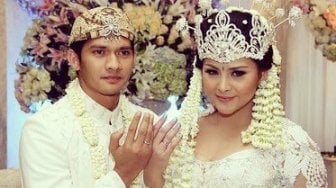 Wedding Anniversary ke-7, Iko Uwais dan Audy Item Makin Mesra