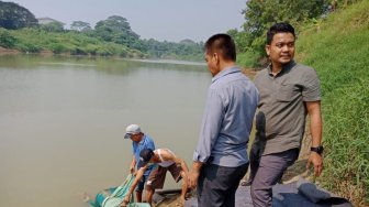 Asyik Mancing di Kali, Warga Syok Temukan Mayat Wanita Berbaju Hijau