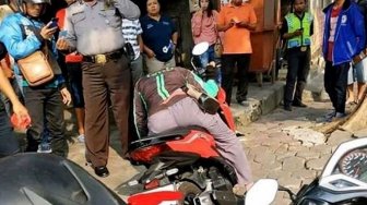 Diduga Kelelahan Kerja Demi Penuhi Kebutuhan Hidup, Driver Ojol Meninggal