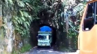 Ada di Sumatera, Terowongan Ini Jadi Jalur Uji Nyali Pengendara