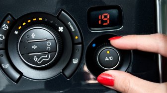 AC Mobil Terasa Panas Saat Siang Hari, Apakah Penyebabnya?
