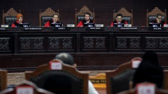 Suasana sidang putusan Perselisihan Hasil Pemilihan Umum (PHPU) di gedung Mahkamah Konstitusi, Jakarta, Kamis (27/6). [Suara.com/Arief Hermawan P]