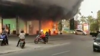 Beli BBM Pakai Jeriken, Honda Revo Terbakar di SPBU