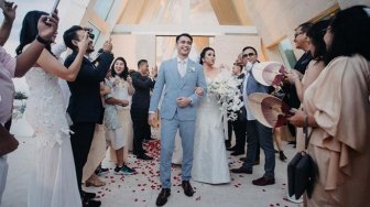 4 Pasangan Artis Ini Gelar Upacara Pernikahan Beda Agama di Indonesia