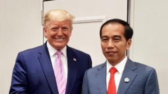 Gestur Trump di Dekat Jokowi Ramai Komentar, Ini Kata Pendeteksi Kebohongan