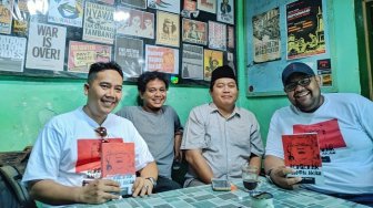 Rayakan Kemenangan Jokowi, Relawan Luncurkan Buku Bergerak Sampai Akhir