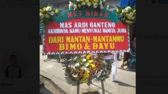 Karangan Bunga Pernikahan dari Mantan Pacar Ini Bikin Ngakak