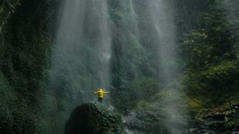 Konon Jadi Tempat Pertapaan Gajah Mada, Megahnya Air Terjun Madakaripura