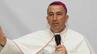 Gereja Kolombia Membuat 'Hujan' Air Suci dalam Rangka Rukiyah Massal