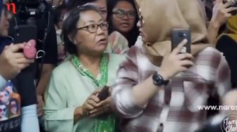 Ketemu! Ini Sosok 2 Wanita 'Adu Senggol' saat Nonton Glenn dan Tompi