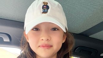 Cantiknya Ella Gross, Model Cilik Kembaran Jennie BLACKPINK