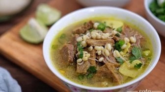 Jadi Andalan Masakan Nusantara, Intip Resep Soto Daging Ini Moms