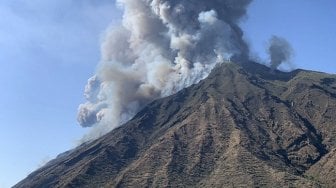 Gunung Stromboli Italia Meletus, 1 Pendaki Tewas Tertimpa Batu