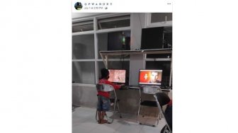 Janggal, Posisi Anak Ini Main Game Bikin Warganet Heran