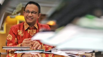 Abu Janda Cibir Anies ke Kolombia: Pasti Tak Bahas PKL Kuasai Tanah Abang