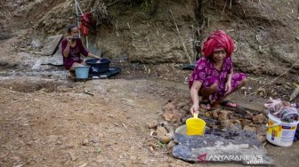 Pemkab Bekasi Klaim Salurkan 1juta Liter Air Bersih, Warga Sukawangi Masih Beli Air Galon untuk Kebutuhan MCK