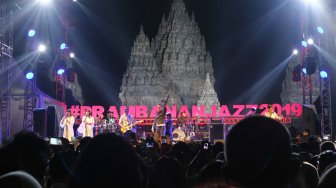 Maliq & d'Essentials menggoyang panggung Festival Show Prambanan Jazz 2019 (Suara.com Aditya)