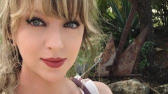 Bak Pinang Dibelah Dua, Inilah April Gloria Kembaran Taylor Swift