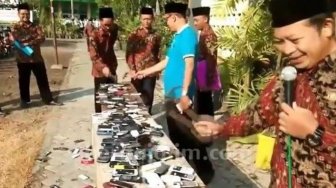 Hindari Fitnah, Pihak Sekolah MAN 3 Jombang Hancurkan Puluhan HP Siswa