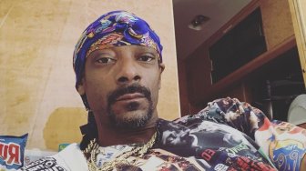 Belajar Membuat Sushi, Aksi Snoop Dogg Curi Perhatian Chef Asal Jepang