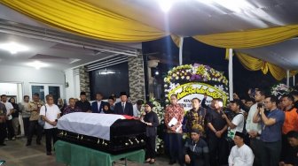 Setiba di Rumah Duka, Jenazah Sutopo Dimandikan dan Disalatkan Keluarga